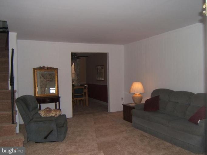 8038 Kavanagh Road Dundalk, MD 21222 - Photo 8 of 10 a living room with furniture and a lamp