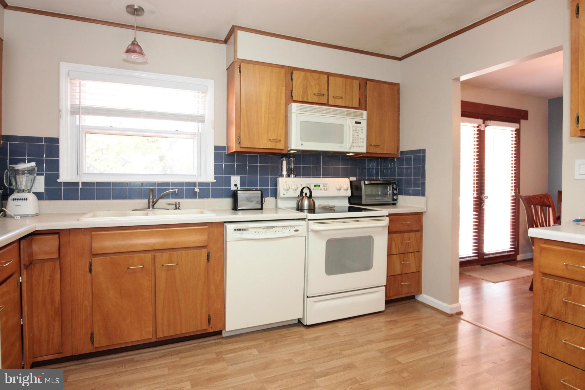 201 East Tazewell Road Sterling, VA 20164 - Photo 11 of 30 Kitchen
