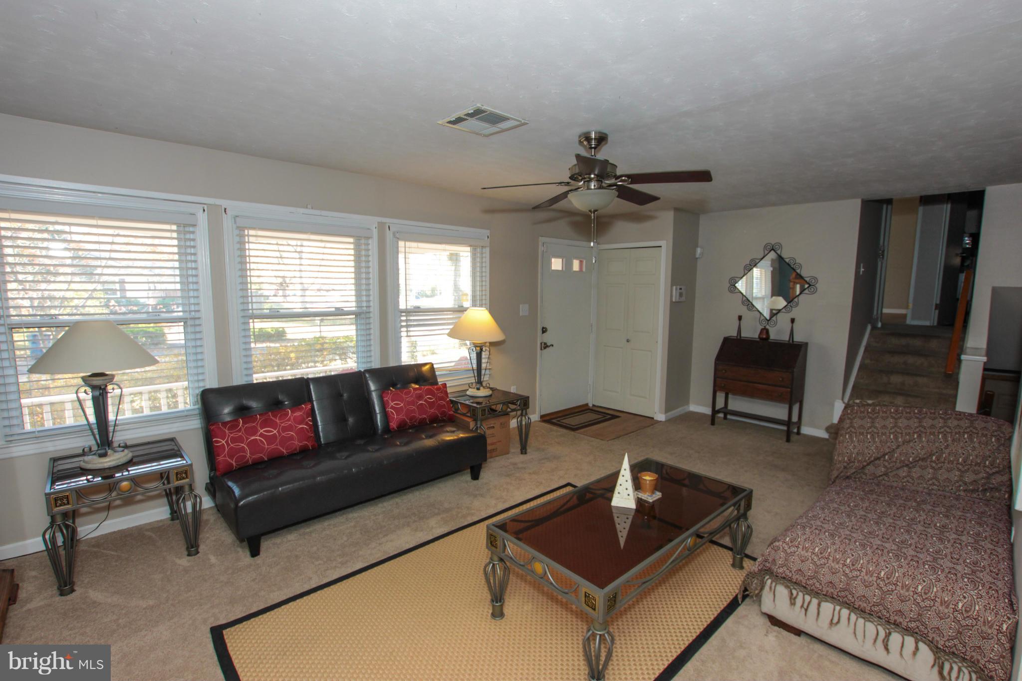 201 East Tazewell Road Sterling, VA 20164 - Photo 13 of 30 Living Room