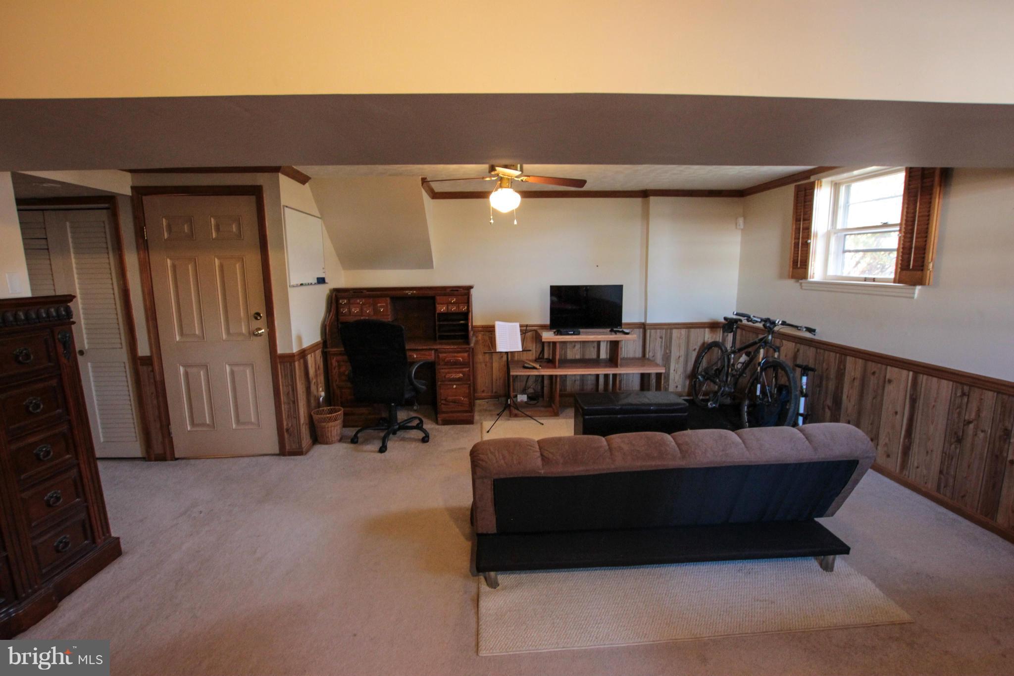 201 East Tazewell Road Sterling, VA 20164 - Photo 23 of 30 Family Room