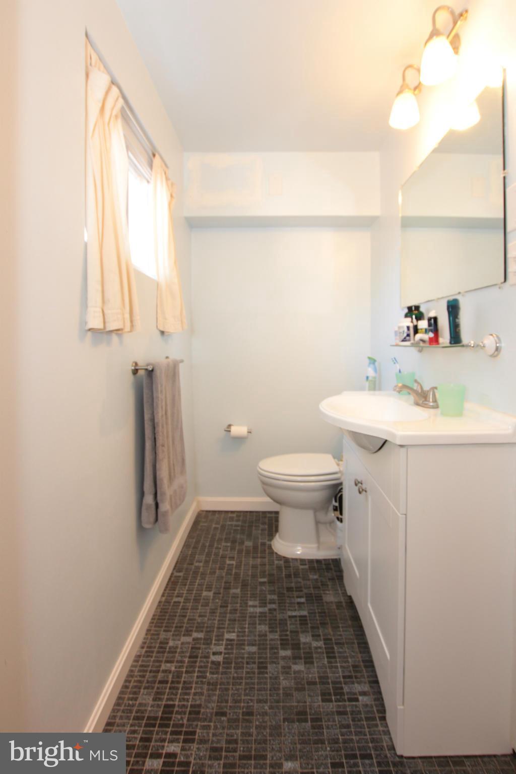 201 East Tazewell Road Sterling, VA 20164 - Photo 24 of 30 Bath