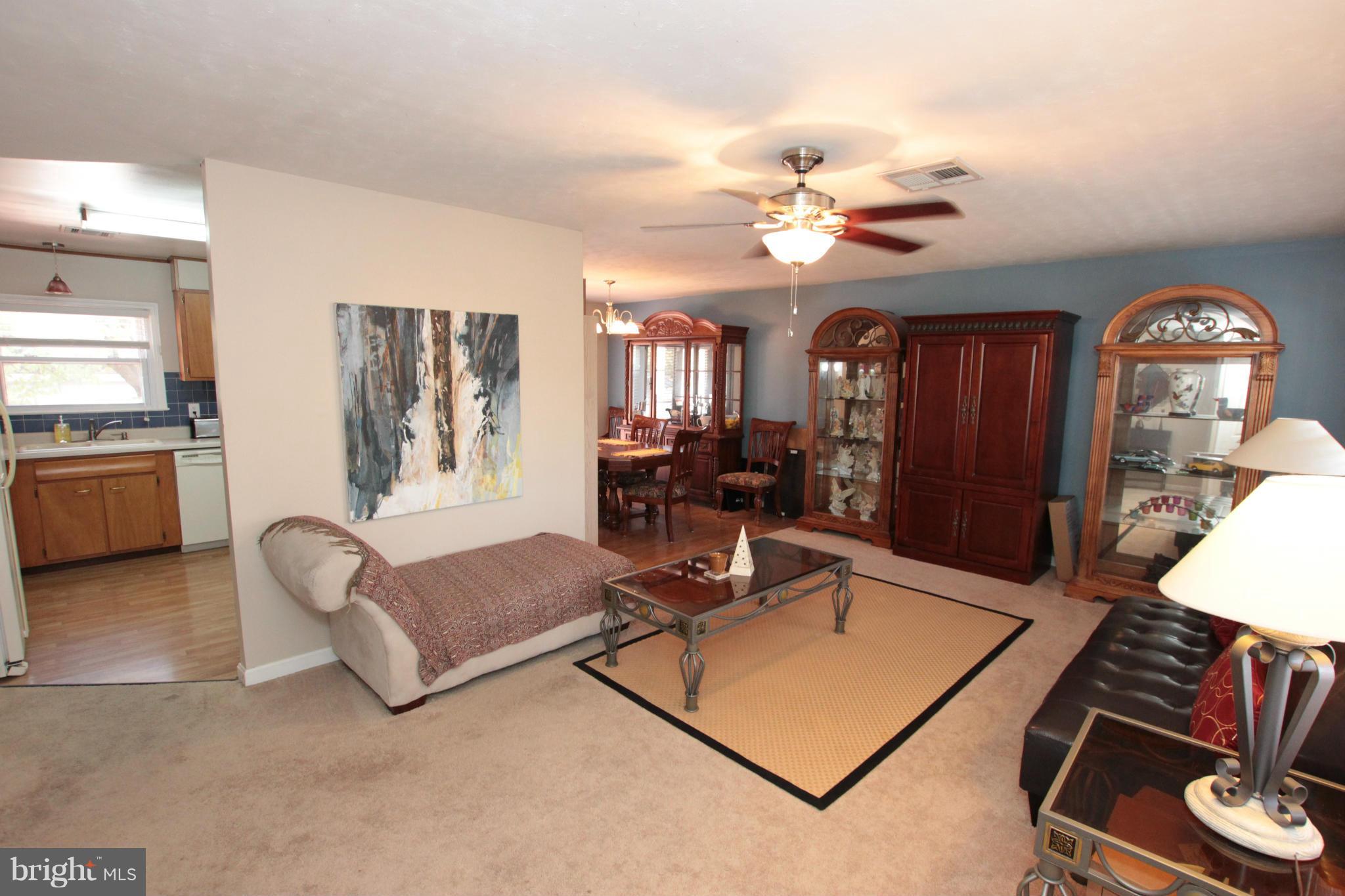 201 East Tazewell Road Sterling, VA 20164 - Photo 8 of 30 Living Room
