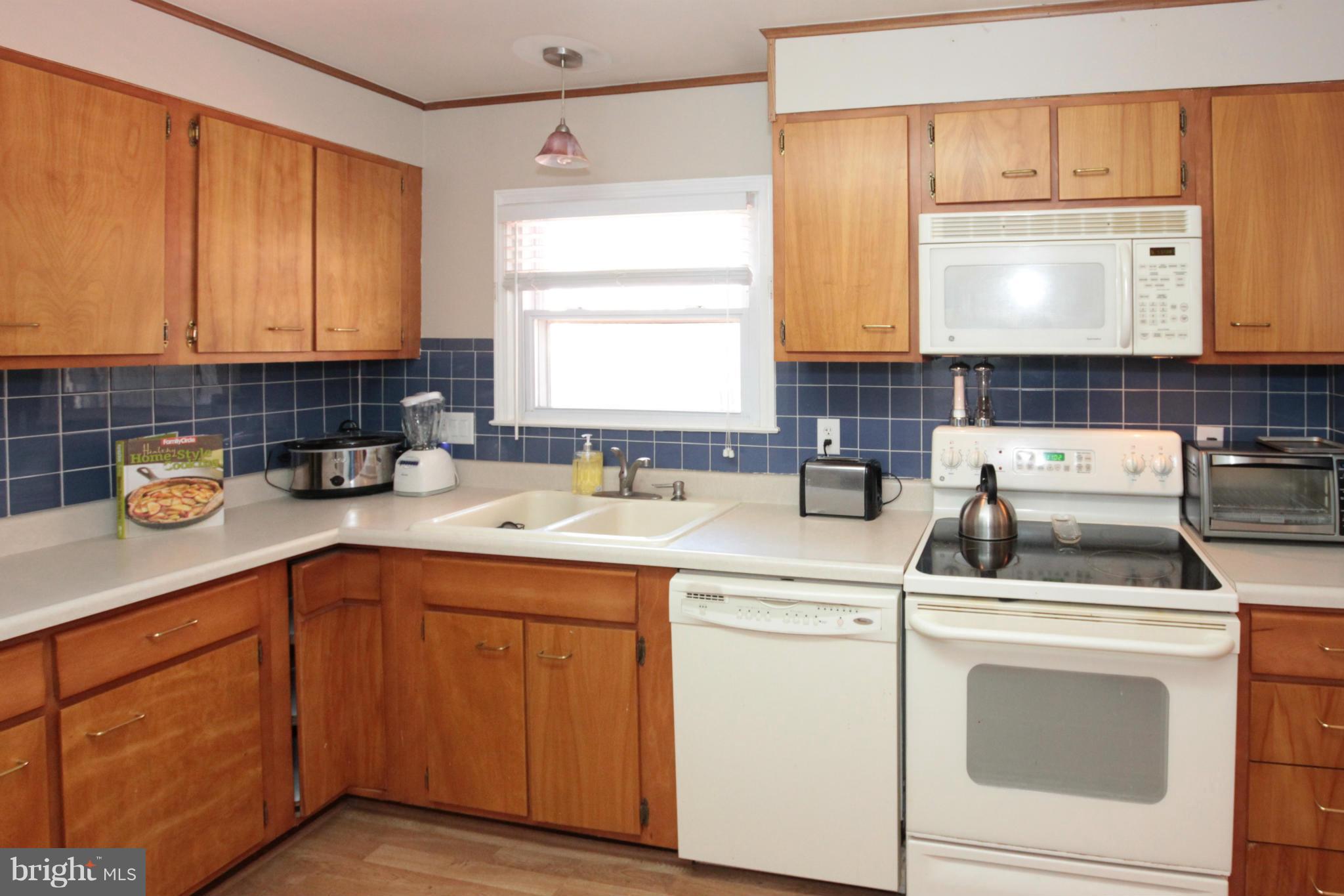 201 East Tazewell Road Sterling, VA 20164 - Photo 9 of 30 Kitchen