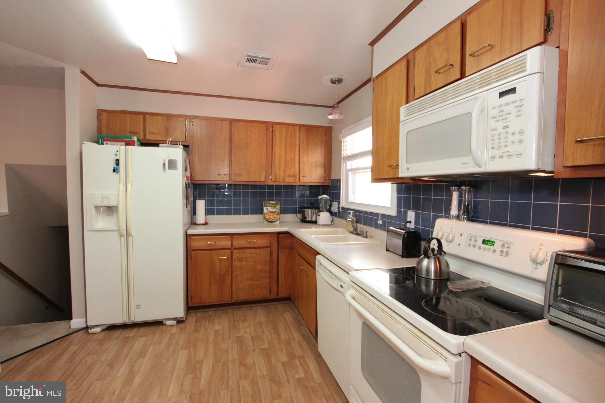 201 East Tazewell Road Sterling, VA 20164 - Photo 10 of 30 Kitchen