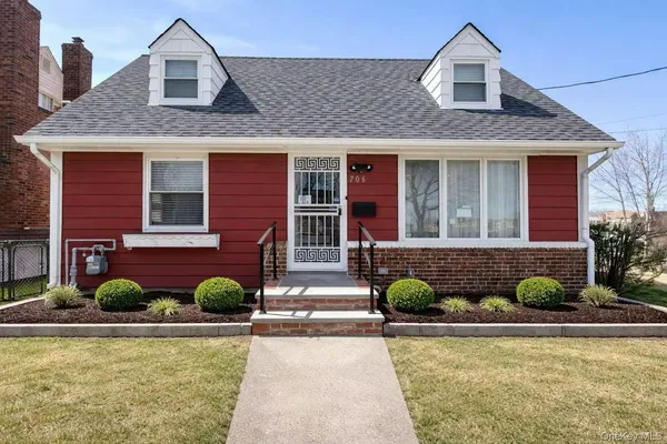$1,138,000 | 7-06 Leggett Place | Whitestone