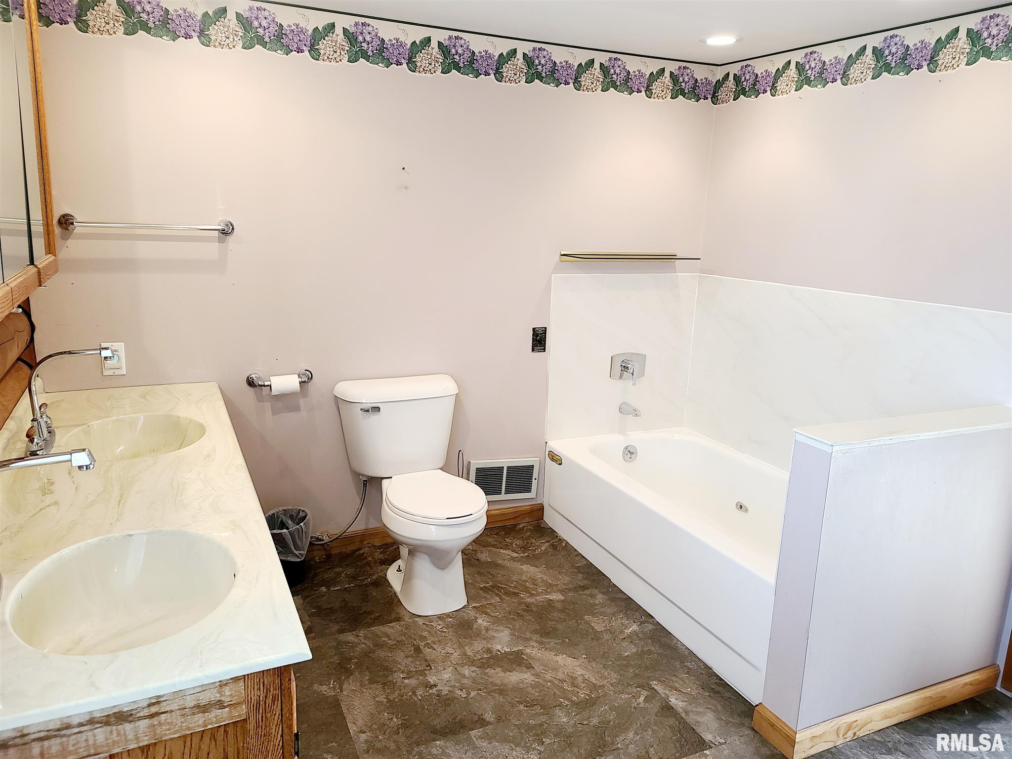 10521 Rinaker Road Carlinville, IL 62626 - Photo 34 of 47