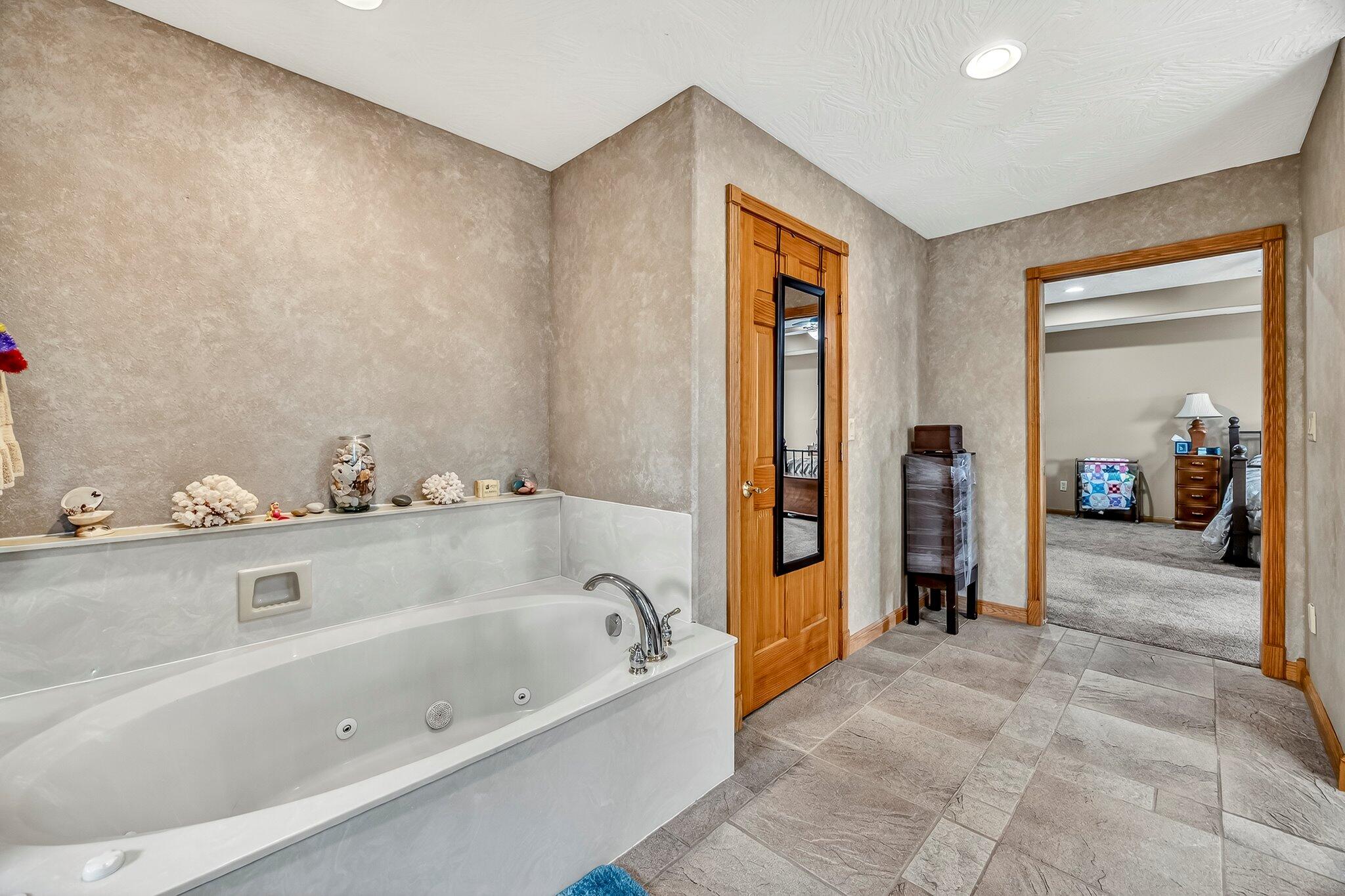 2374 South April Avenue Springfield, MO 65807 - Photo 24 of 47 21-april-23