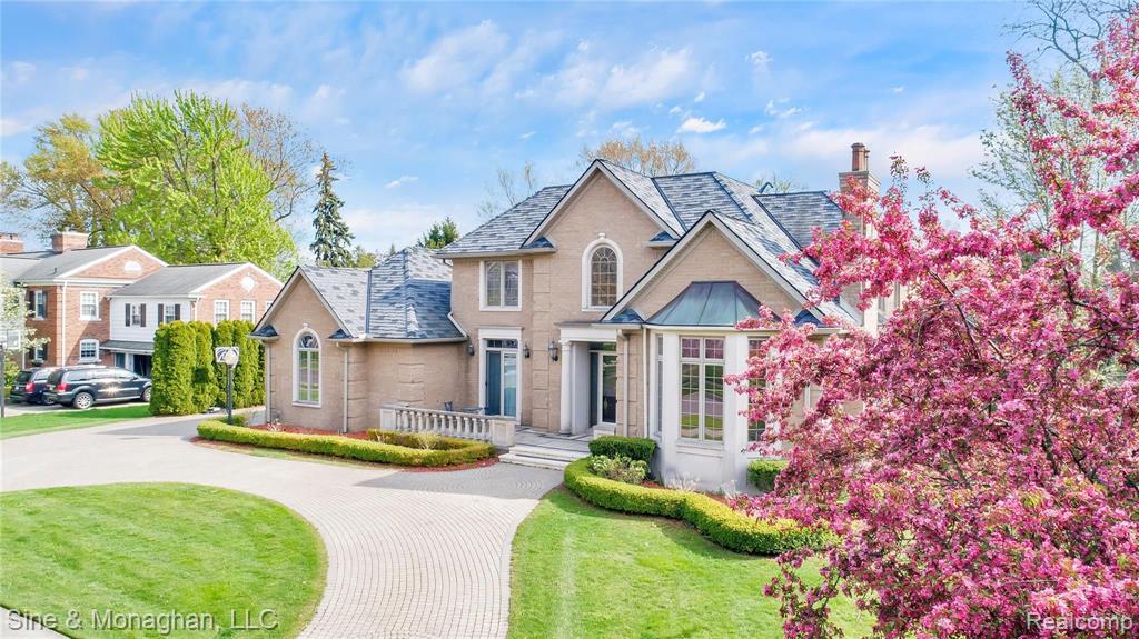 45 Roslyn Road Grosse Pointe Shores, MI 48236 - Photo 1 of 88