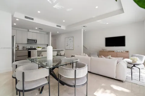 $670,000 | 1537 Northwest 94th Way, Unit 5, Coral Springs, FL 33071