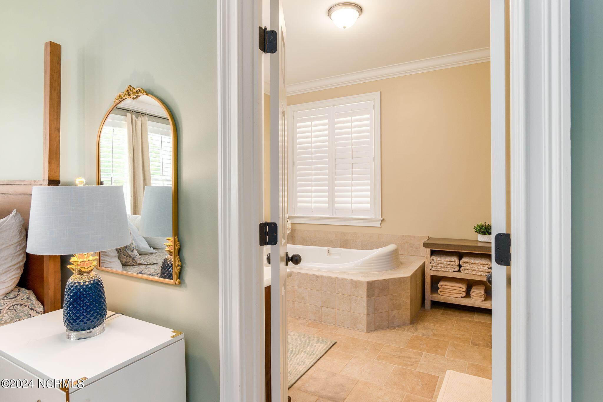29 Gables Road New Bern, NC 28562 - Photo 37 of 104 Owner's suite
