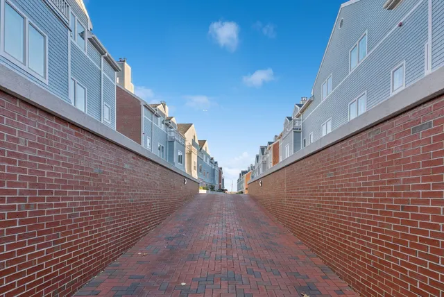 $895,000 | 105 Chandlers Wharf, Unit 105, Portland, ME 04101