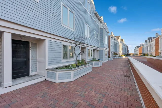 $895,000 | 105 Chandlers Wharf, Unit 105, Portland, ME 04101