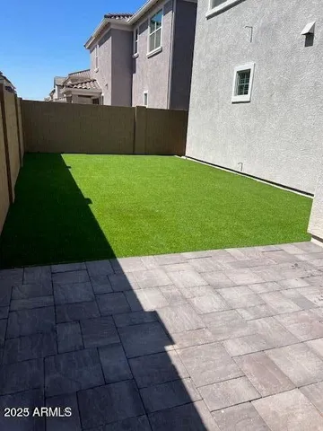 a view of back yard of the house