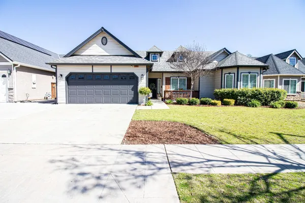 $479,900 | 3156 North Arroyo Avenue, Fresno, CA 93727