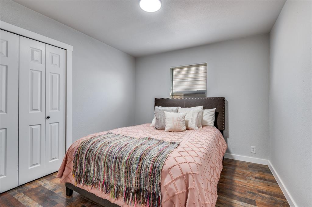 2314 Gilbert Circle Arlington, TX 76010 - Photo 17 of 25 a bedroom with a bed and a window