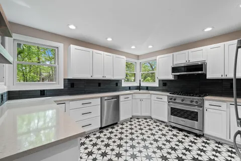$895,000 | 225 Waubun Drive, Fontana, WI 53125