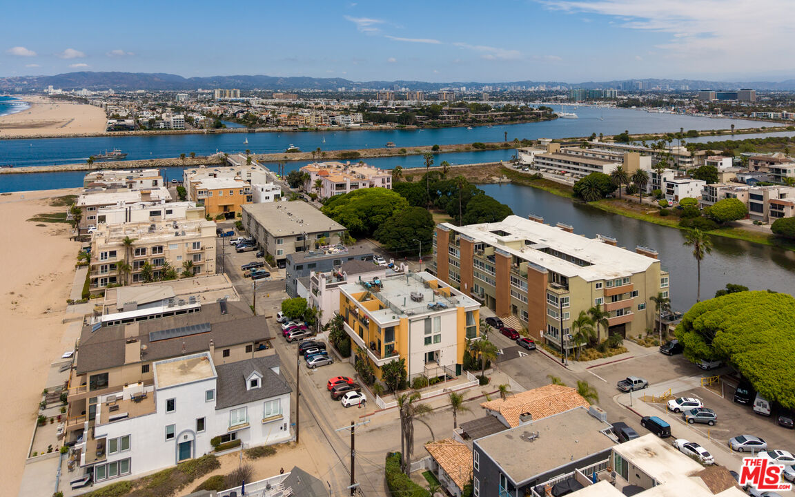 6419 Ocean Front Walk Playa del Rey, CA 90293 - Photo 45 of 47 Gallery Image 45