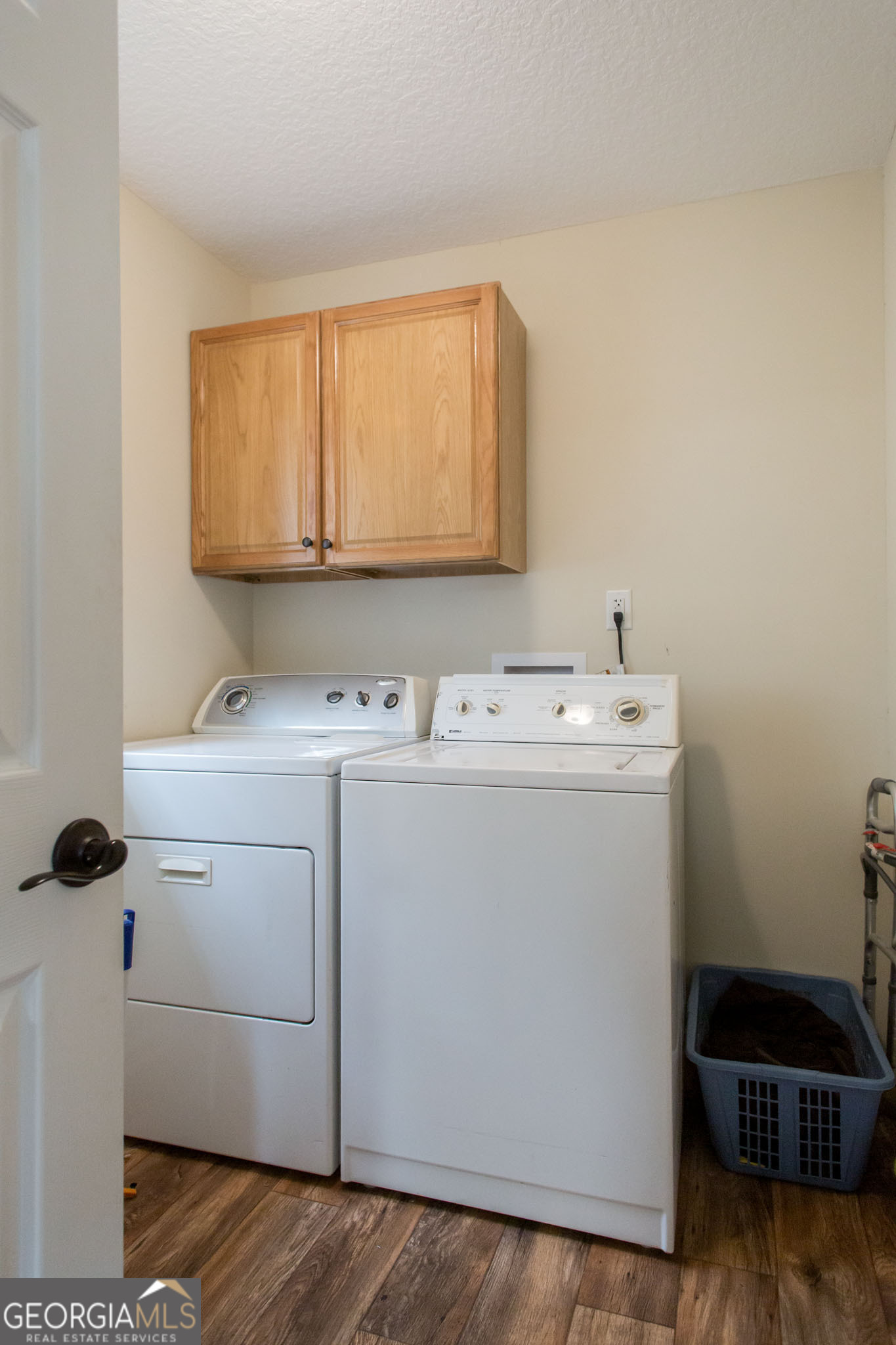 920 Wilfred Street Waycross, GA 31503 - Photo 11 of 17 a utility room with dryer and washer