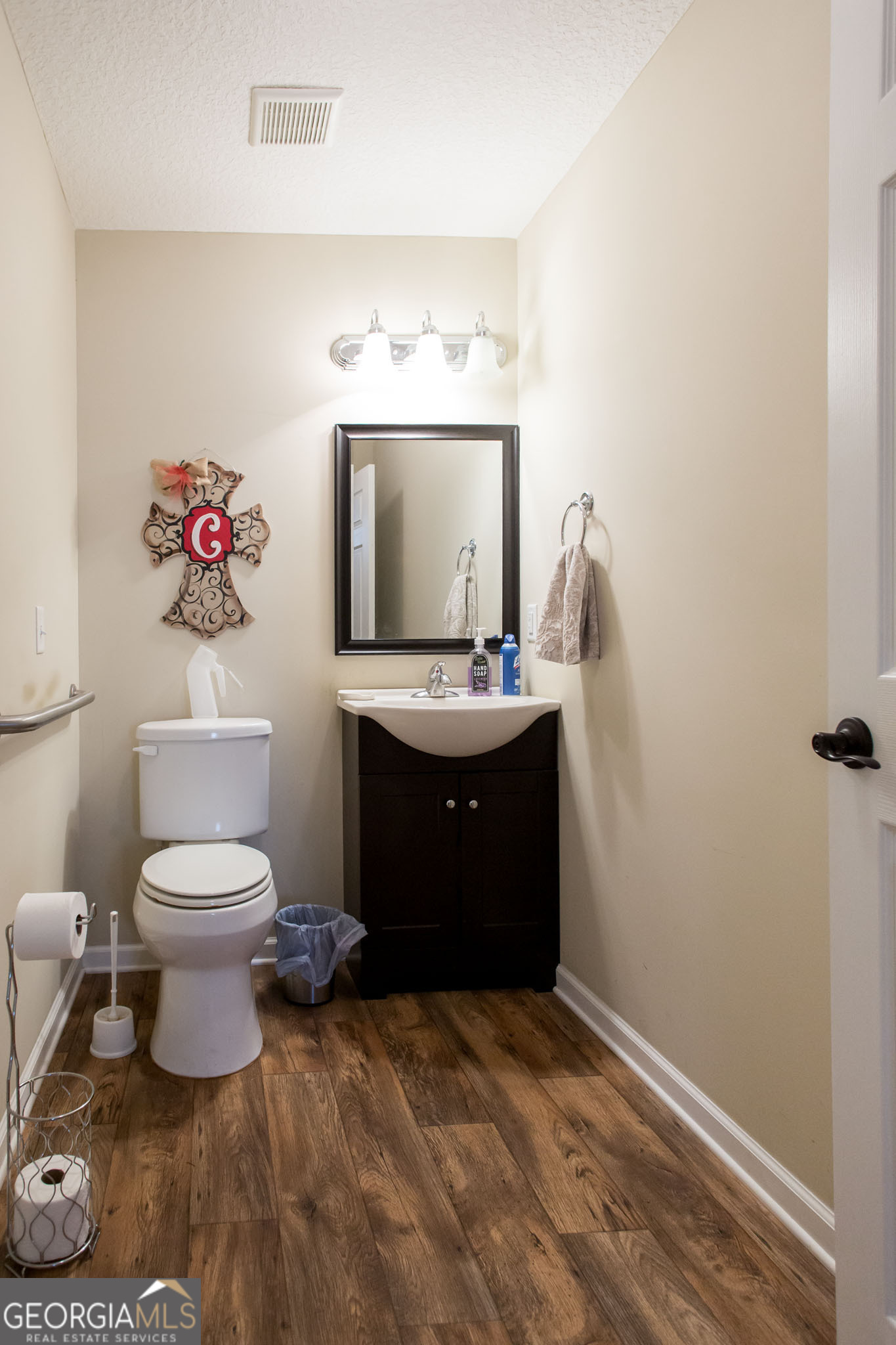 920 Wilfred Street Waycross, GA 31503 - Photo 12 of 17 a bathroom with a granite countertop sink and a mirror