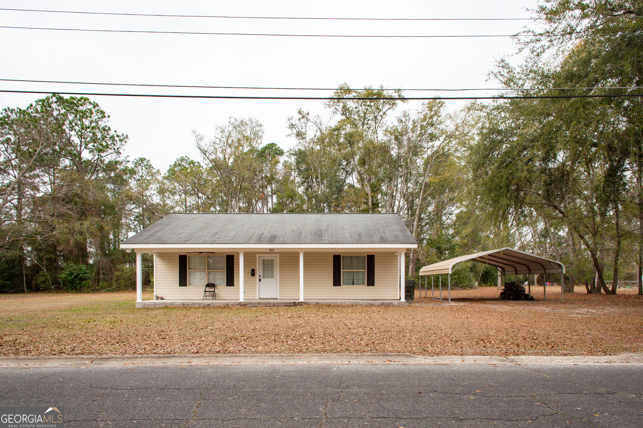 920 Wilfred Street Waycross, GA 31503 - Photo 2 of 17 a house with a outdoor space