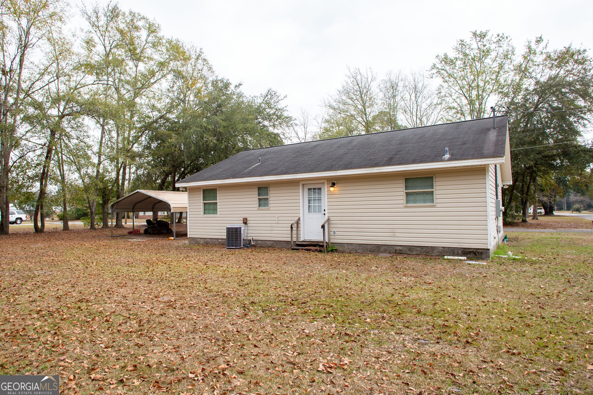 920 Wilfred Street Waycross, GA 31503 - Photo 5 of 17 a house view with a garden space