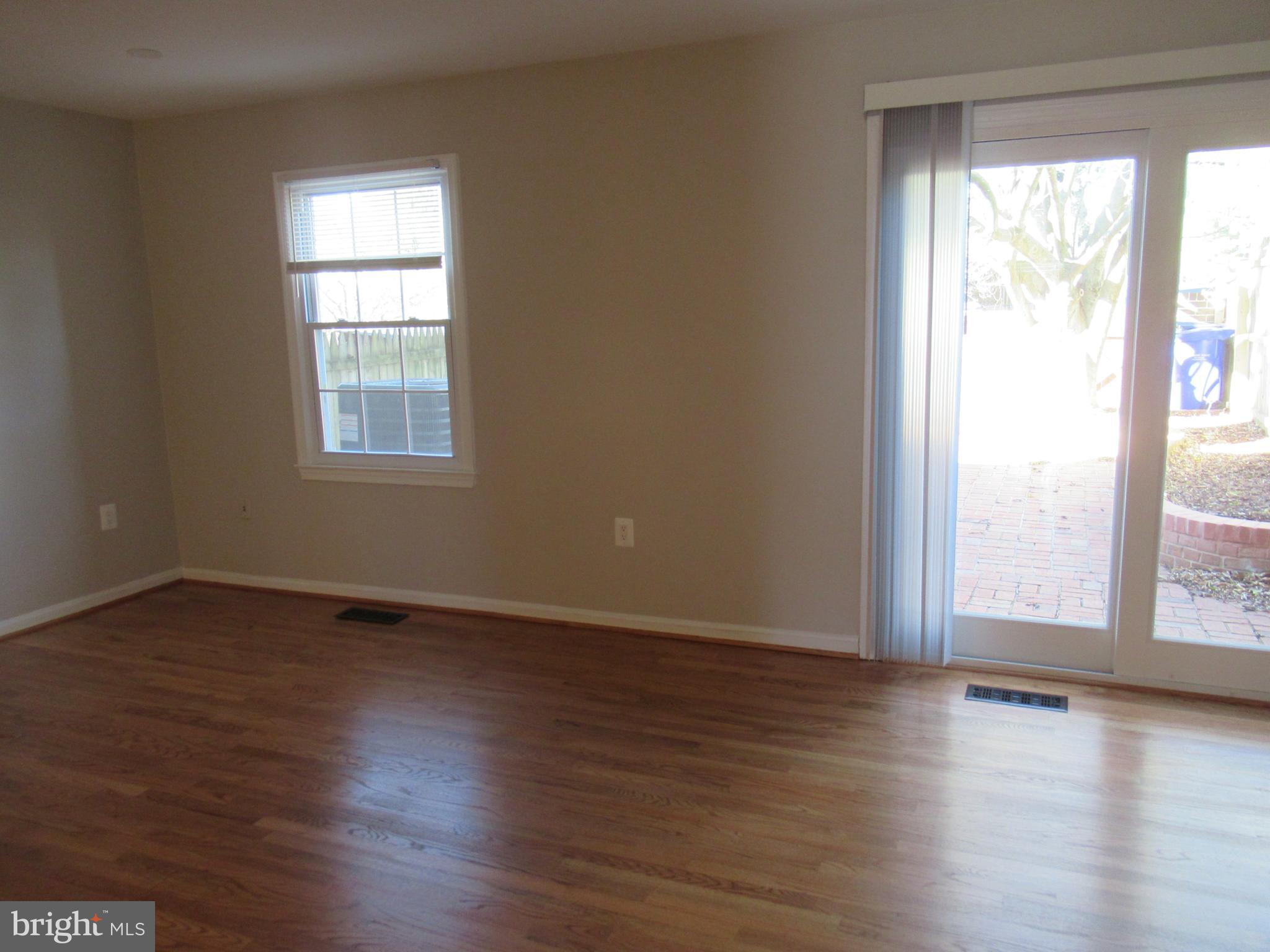 4516 Airlie Way Annandale, VA 22003 - Photo 9 of 30 Living Room