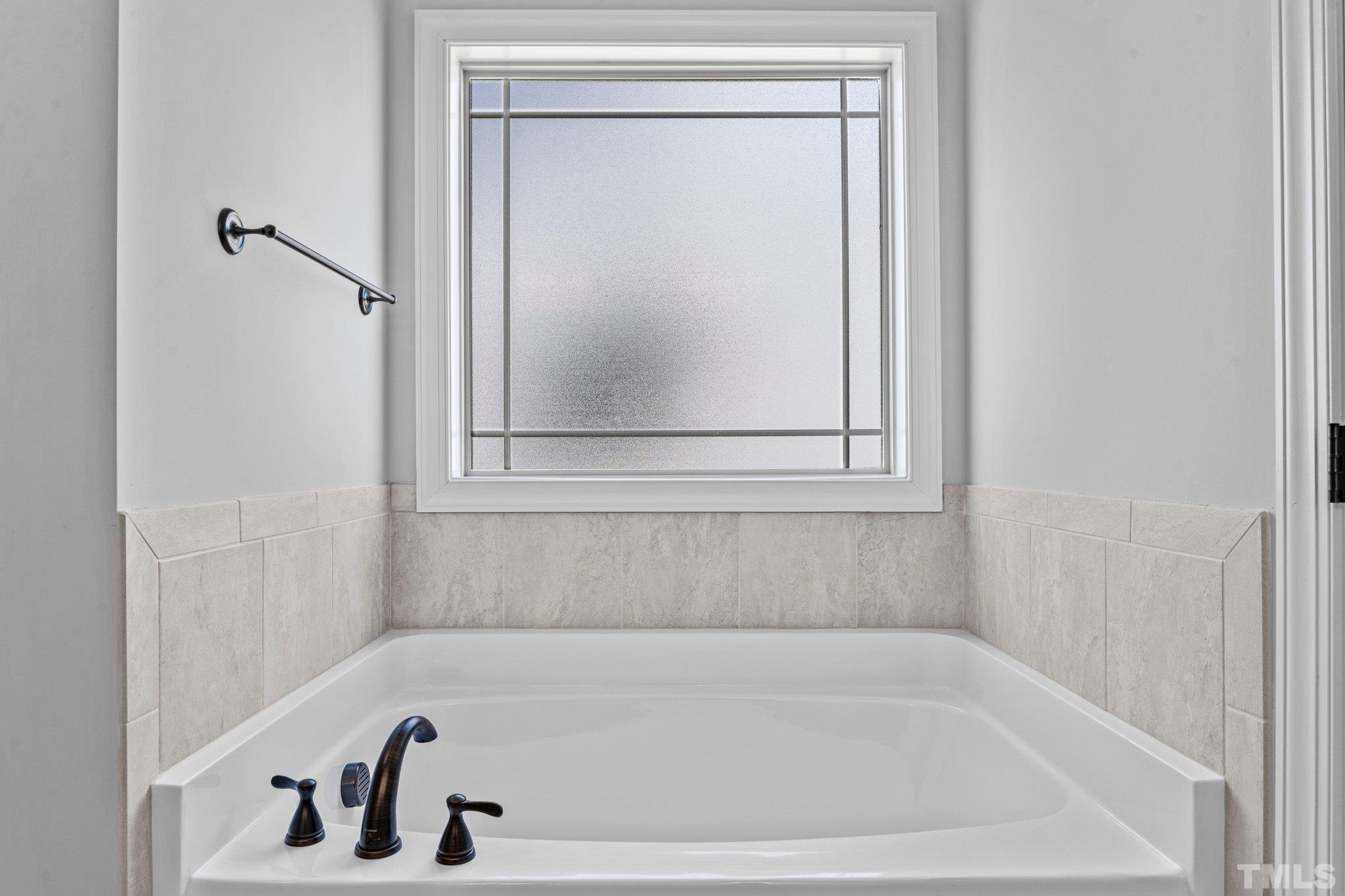 97 Thunder Ridge Drive Garner, NC 27529 - Photo 20 of 33 a bathroom with a tub