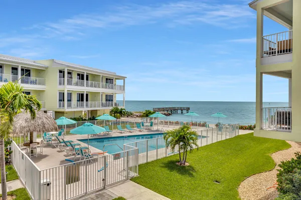 $749,000 | 501 East Ocean Drive, Unit 9, Key Colony Beach, FL 33051