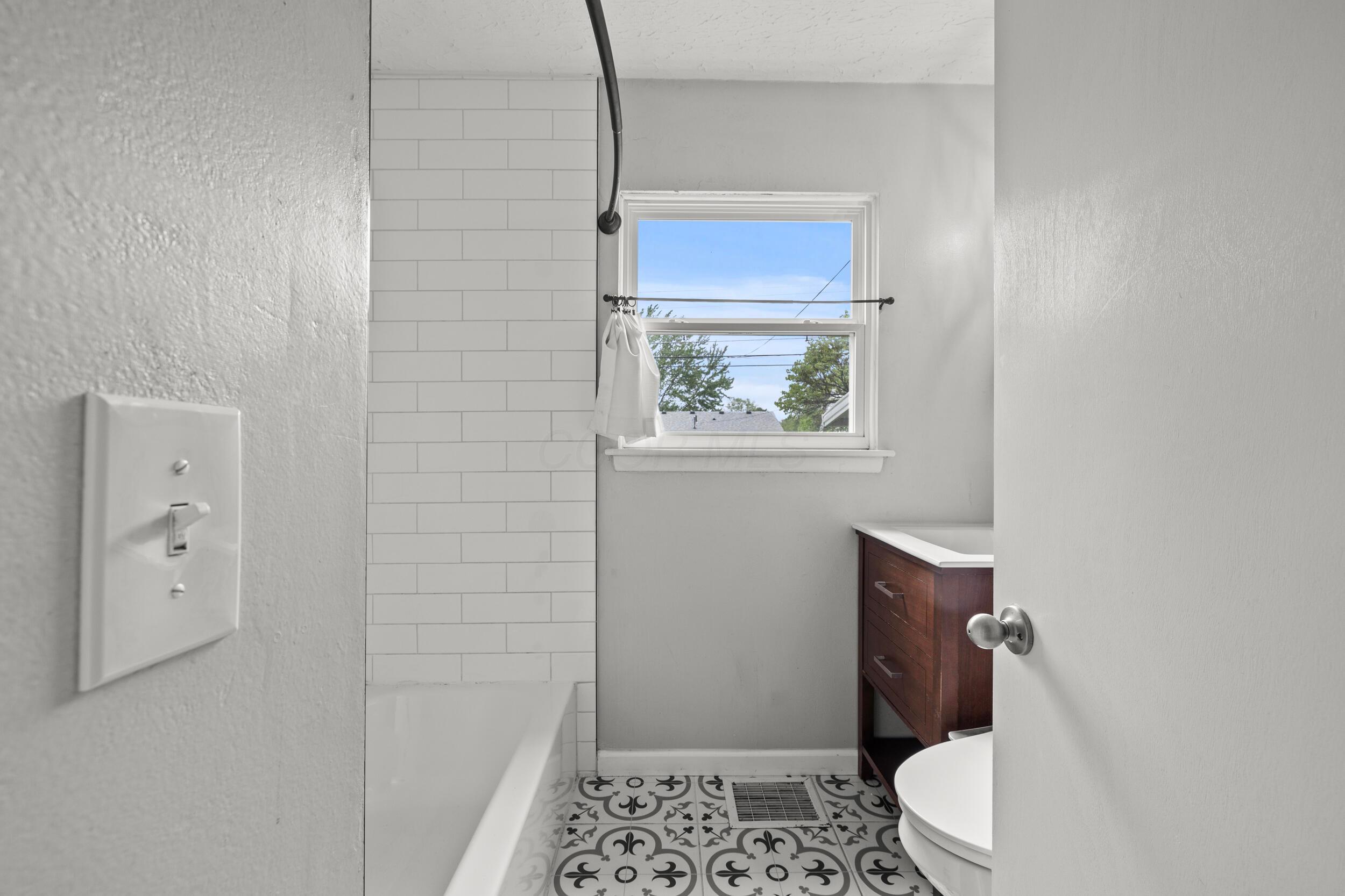 1296 Bryson Road Columbus, OH 43224 - Photo 19 of 30 First level full bathroom