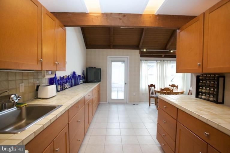 11174 Glade Drive Reston, VA 20191 - Photo 12 of 27 Kitchen