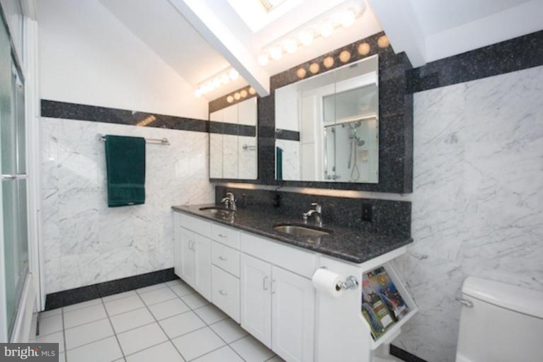 11174 Glade Drive Reston, VA 20191 - Photo 21 of 27 Master Bath
