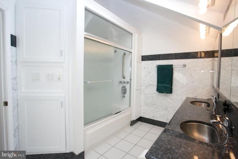 11174 Glade Drive Reston, VA 20191 - Photo 22 of 27 Master Bath #2