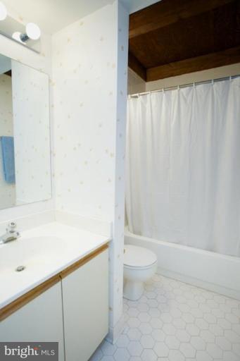 11174 Glade Drive Reston, VA 20191 - Photo 8 of 27 Bath #3