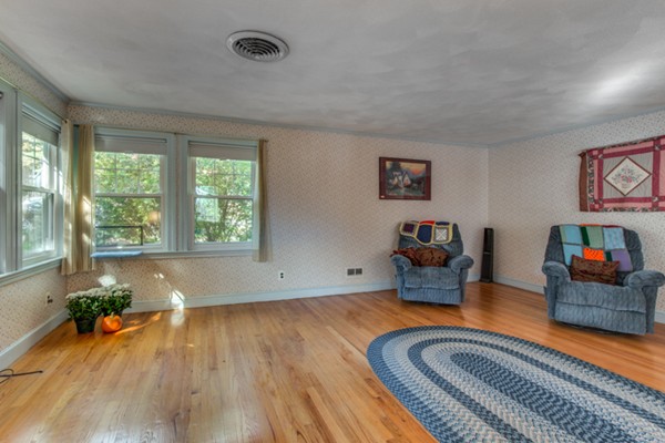 25 Bussell Road Medford, MA 02155 - Photo 6 of 30 Gallery Image 6