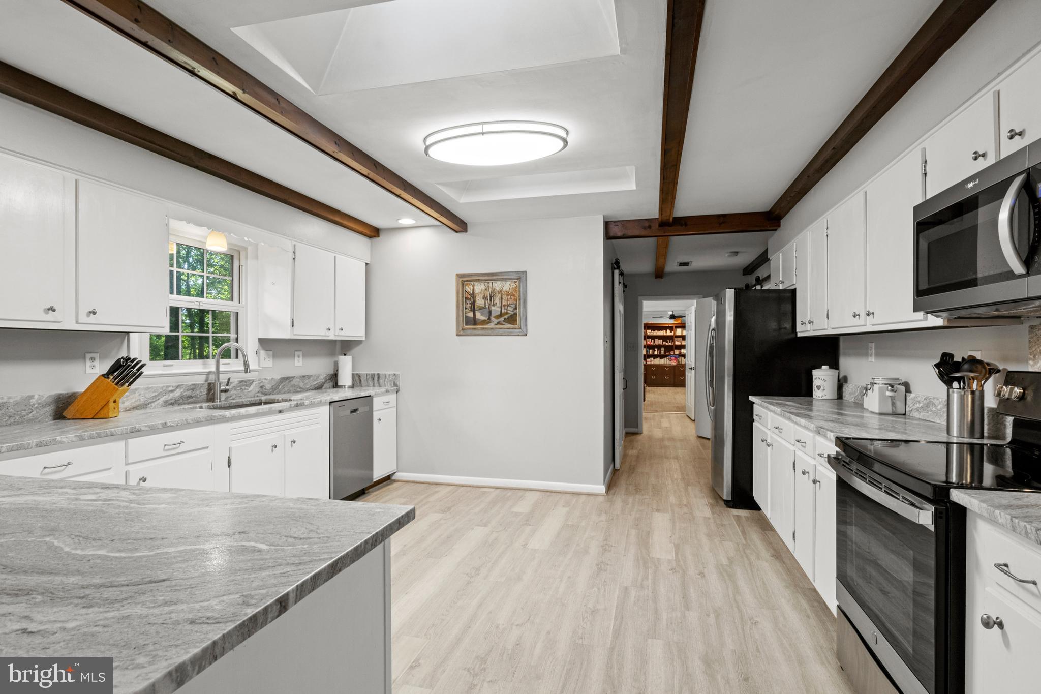 6358 Georgetown Road Broad Run, VA 20137 - Photo 20 of 44 Large Open Kitchen