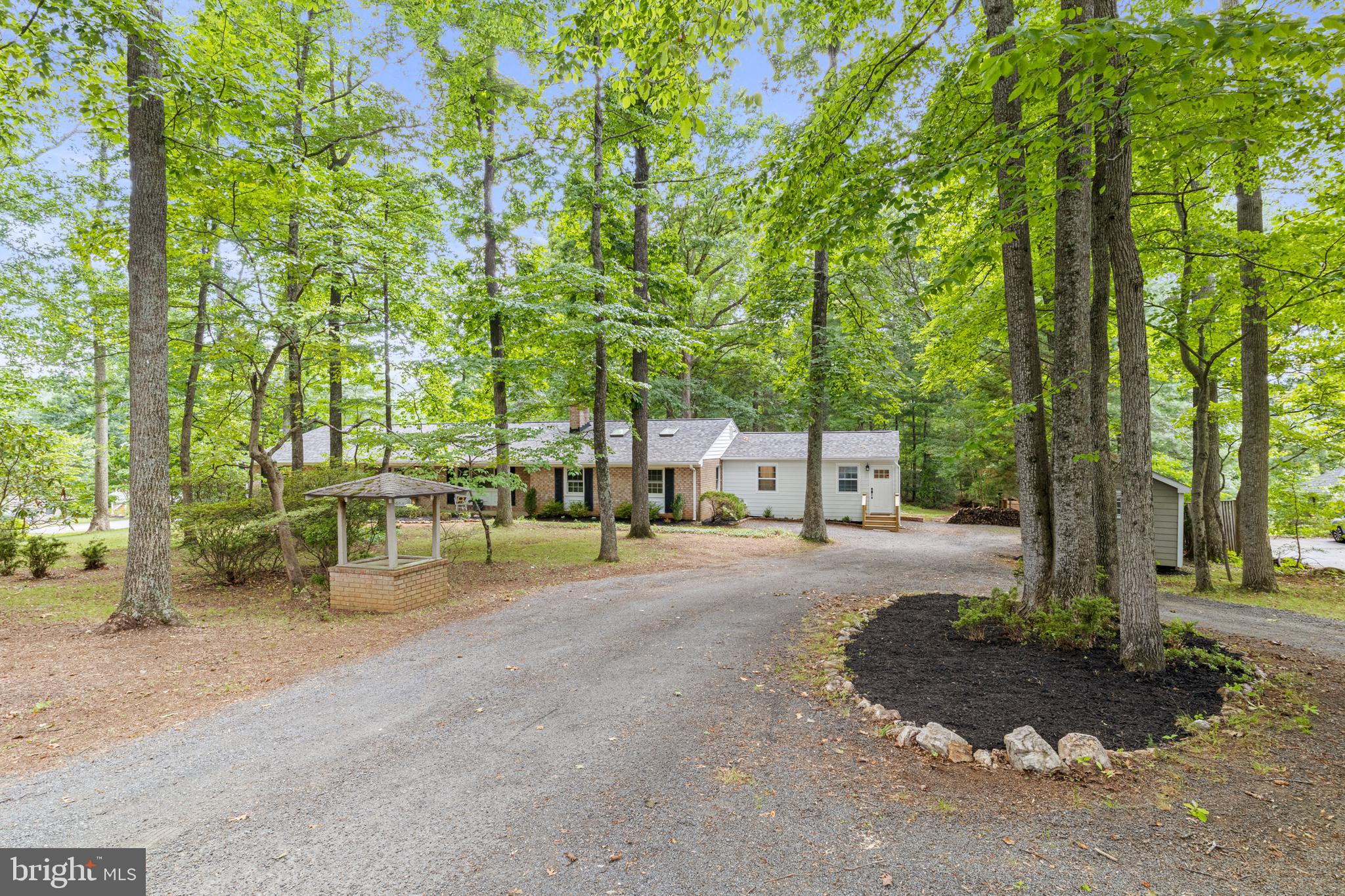 6358 Georgetown Road Broad Run, VA 20137 - Photo 5 of 44 Circular Drivesay, Plenty of Parking