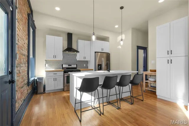 $559,000 | 3932 Botanical Avenue, St. Louis, MO 63110