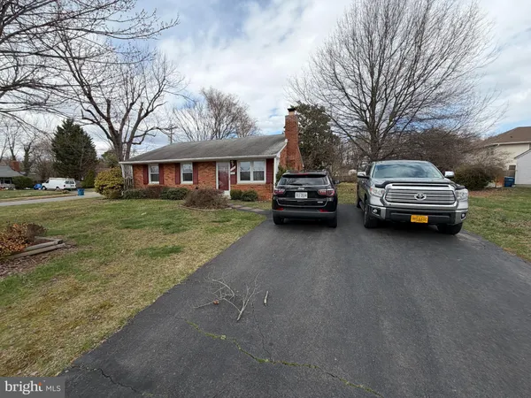 $3,200 | 7608 Heritage Drive, Annandale, VA 22003