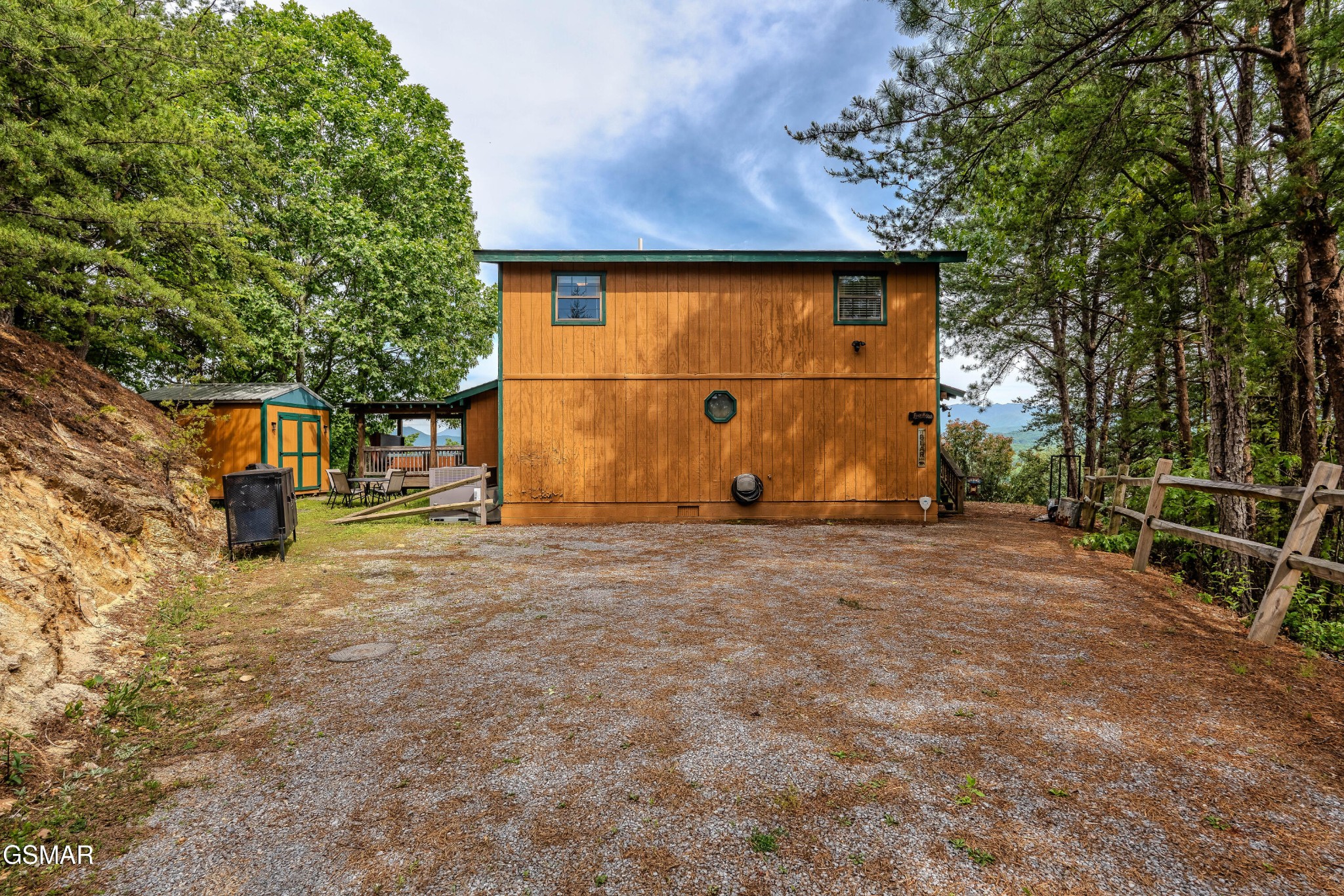 1827 Timber Ridge Way Sevierville, TN 37876 - Photo 2 of 44 Gallery Image 2