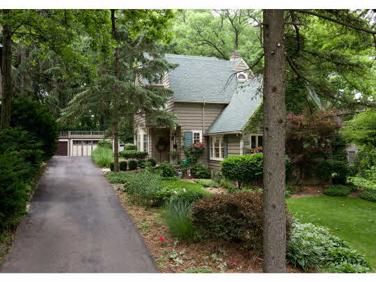 2011 Guilford Road Rockford, IL 61107 - Photo 1 of 11 Gallery Image 1