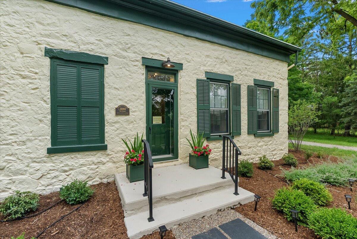 1575 Earhart Road Ann Arbor, MI 48105 - Photo 3 of 60 005-1575 Earhart-5