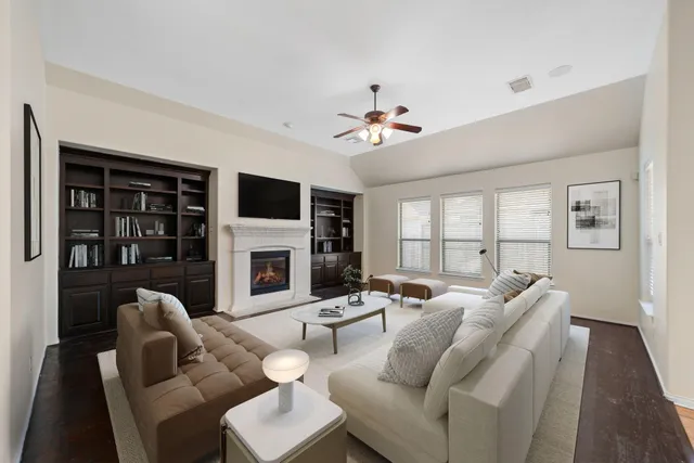 $615,000 | 107 Bella Sole, Shenandoah, TX 77381