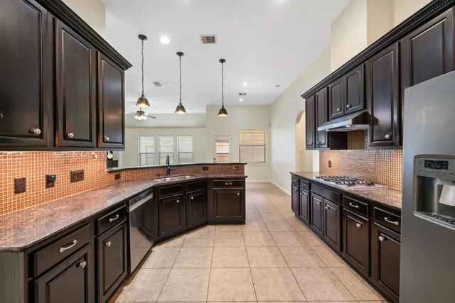 $615,000 | 107 Bella Sole, Shenandoah, TX 77381