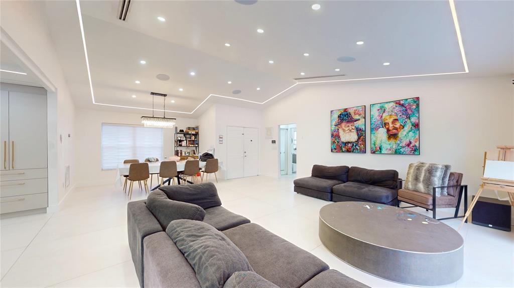 4060 Southwest 70th Terrace Davie, FL 33314 - Photo 11 of 22 a living room with furniture