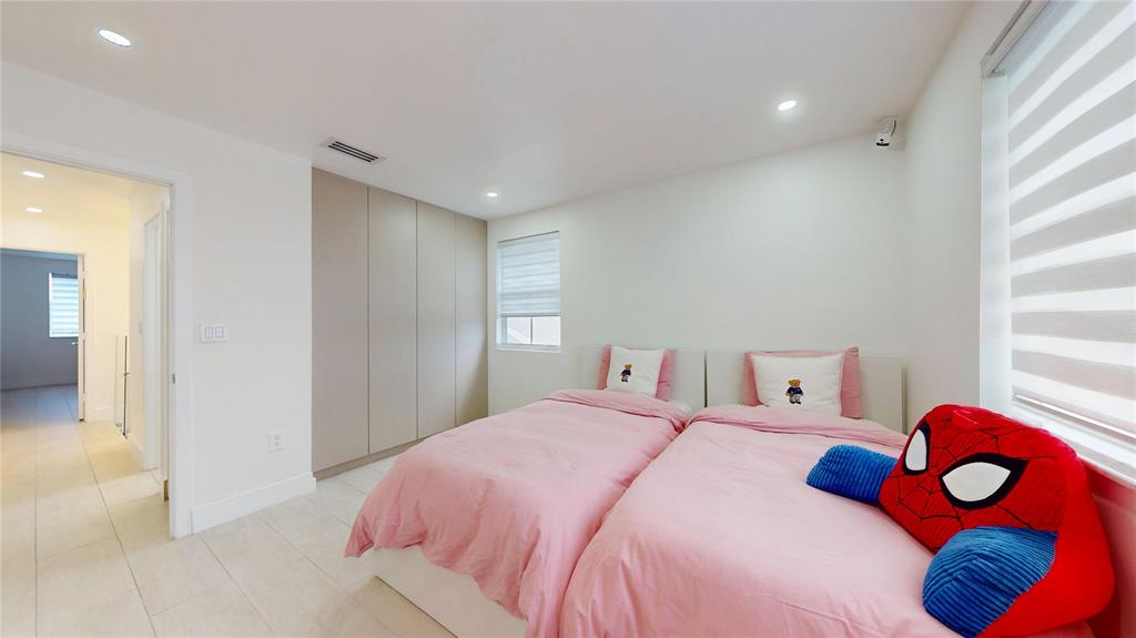 4060 Southwest 70th Terrace Davie, FL 33314 - Photo 8 of 22 a bedroom with a bed and a window