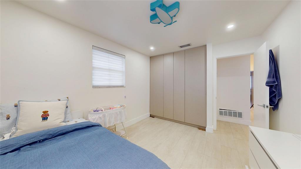 4060 Southwest 70th Terrace Davie, FL 33314 - Photo 9 of 22