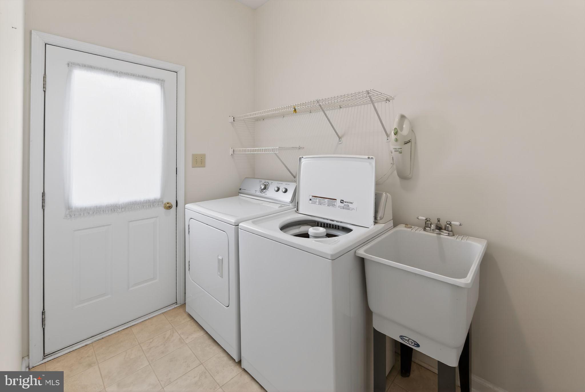 221 Cullen Way Newark, DE 19711 - Photo 30 of 37 a utility room with dryer and washer