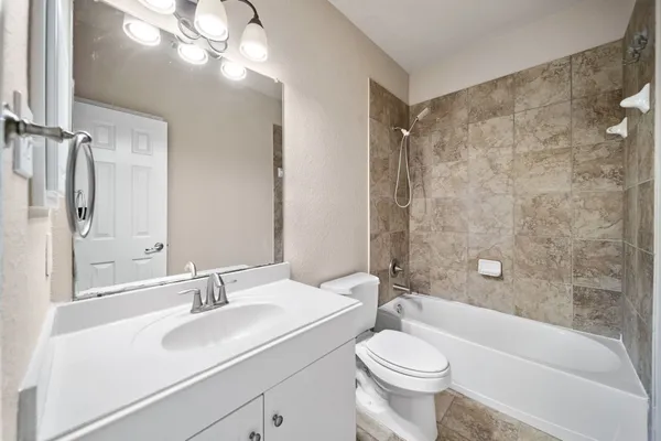 $2,395 | 153 East Montfair Boulevard, The Woodlands, TX 77382