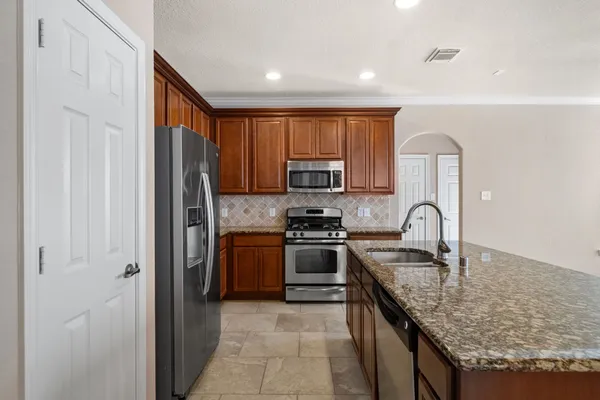 $2,395 | 153 East Montfair Boulevard, The Woodlands, TX 77382