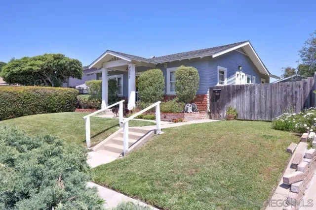 a view of a house with backyard and porch